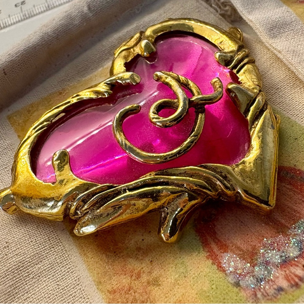 COPY - SOLD
Christian Lacroix Paris Gold Plated Branch Logo Hot Pink Glass Bro…